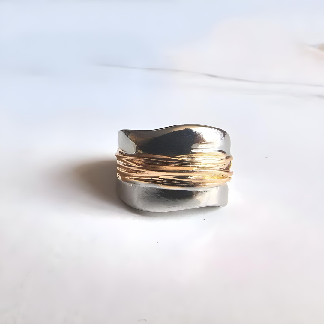 Kira silver ring with gold threads